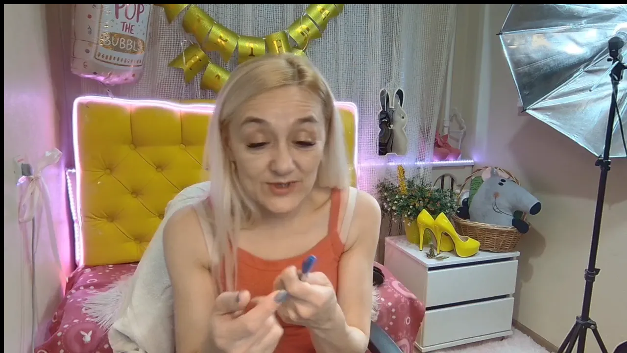  karmenhh chat room